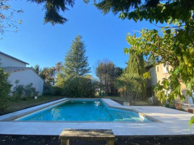 Aménagement autour d'une piscine
